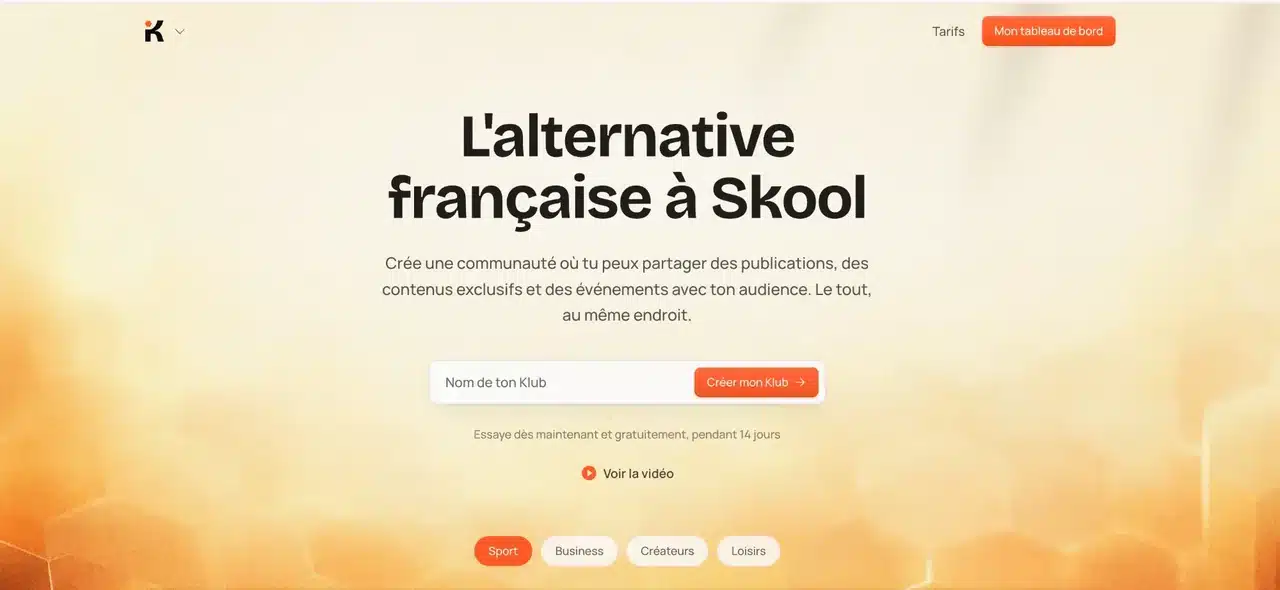 Page d'accueil de Klubizz : « L'alternative française à Skool »